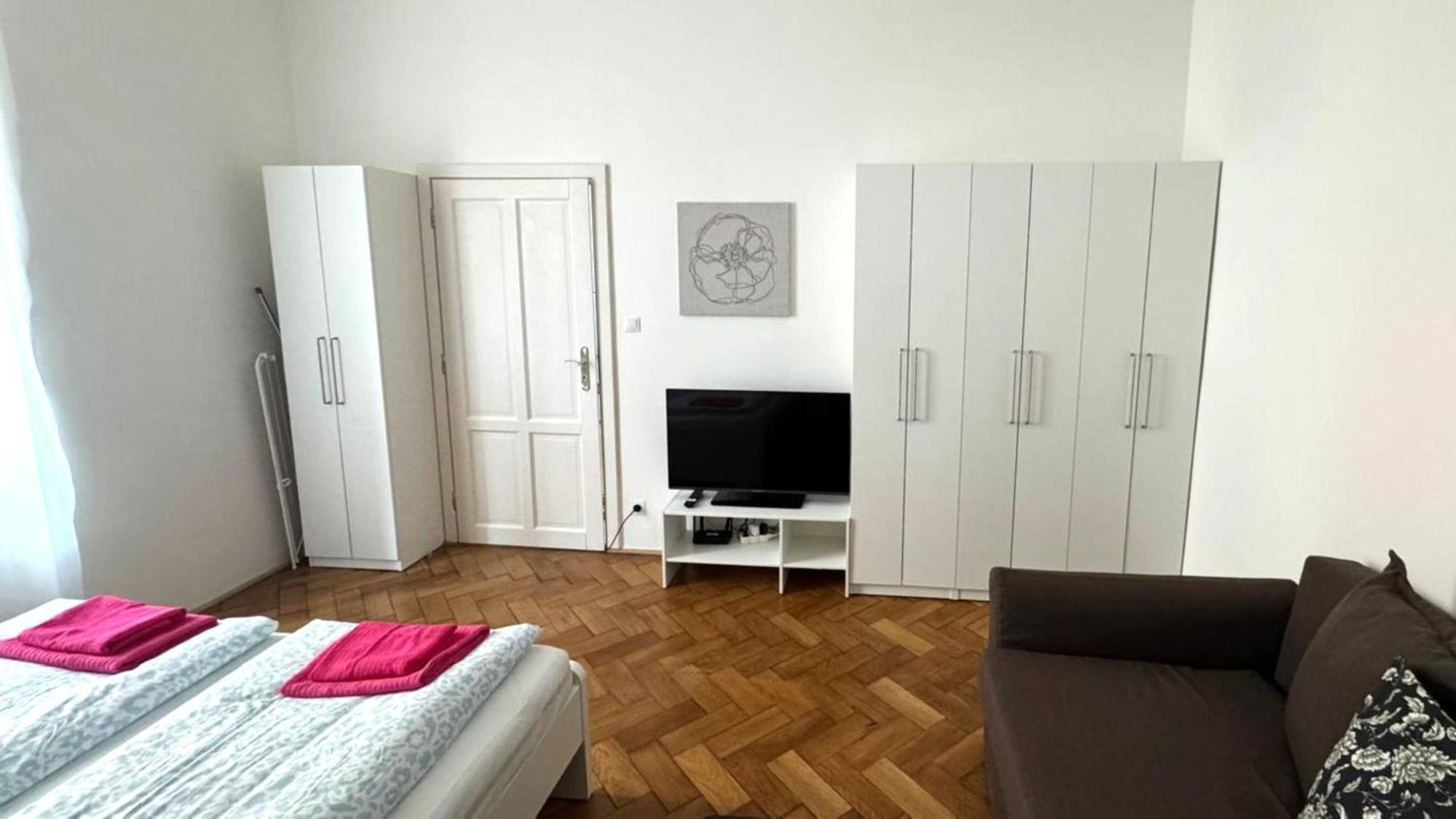 Side Street Apartments Prague Exterior photo