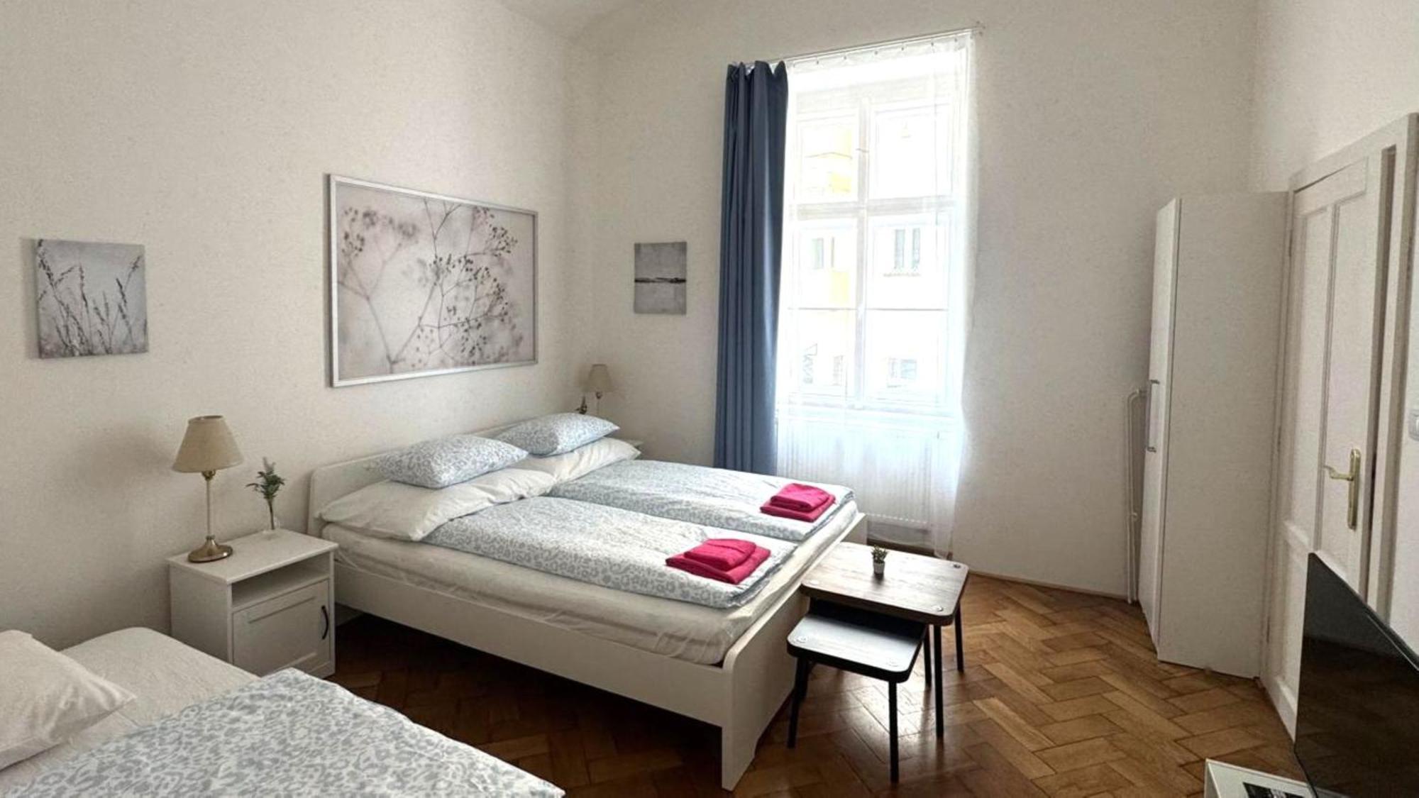 Side Street Apartments Prague Room photo