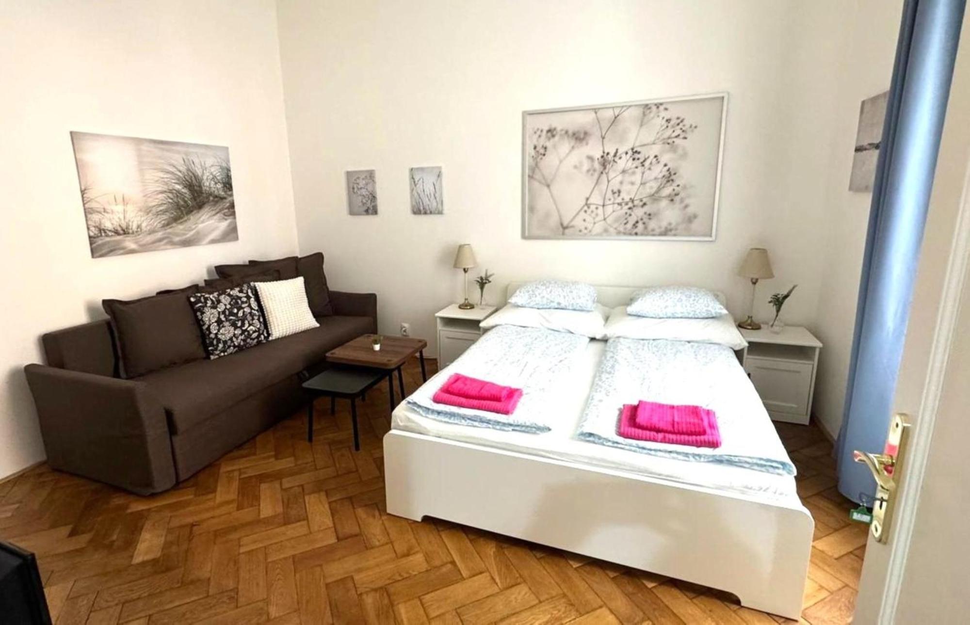 Side Street Apartments Prague Exterior photo
