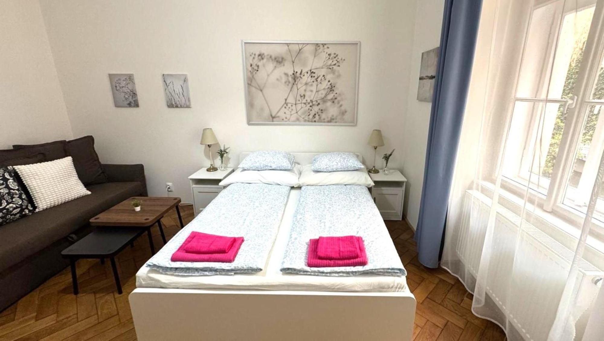 Side Street Apartments Prague Exterior photo